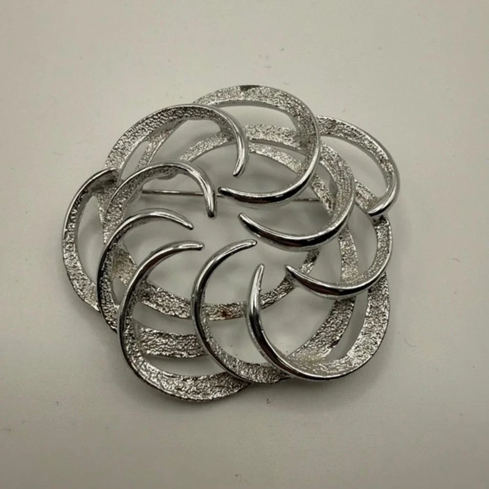Sarah Coventry Silver Tone Textured Swirl Brooch Pin Glamorous Statement Jewelry